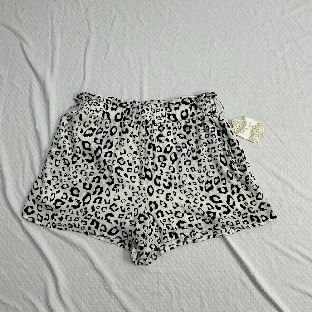 Altar'd State Black and White Leopard High Waist Shorts LARGE NWT